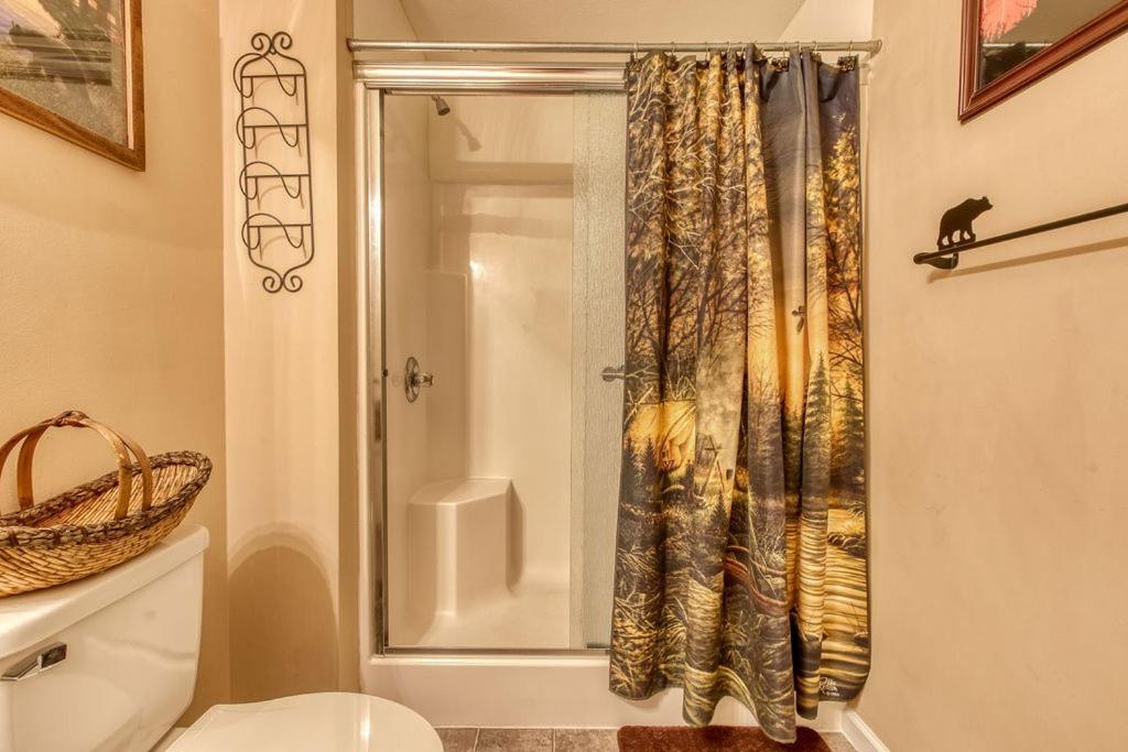 Rock Of Ages, Hot Tub, Game Room, Wifi, 1089 Free Tickets Each Paid Day, Dollywood And More Пиджен Фордж Екстериор снимка